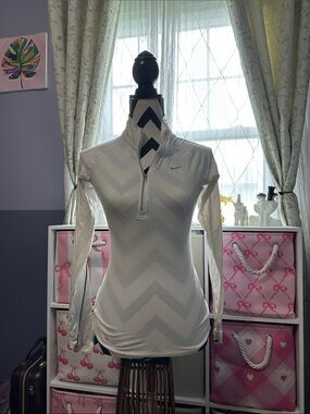Nike White Women's Long-Sleeve Quarter-Zip Chevron Top XS